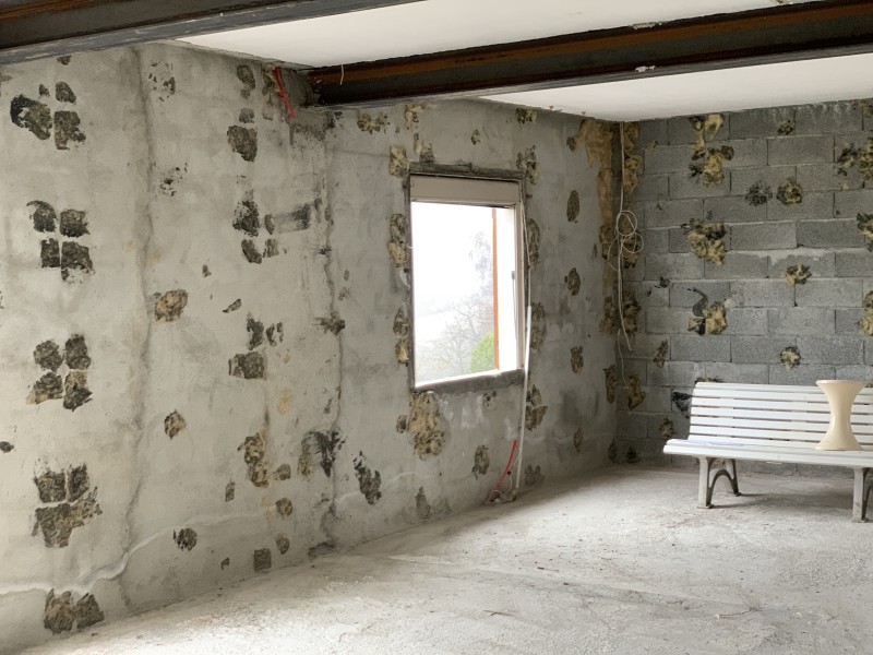 Démolition intérieure complète, percement de mur en briques roulées, création de trémie et installation IPN à Rillieux, proche de Lyon