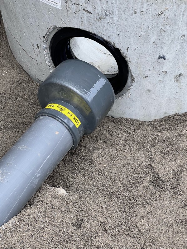 Rénovation d'une maison années 70 sur Ternay Installation d’un système de drainage avec géotextile, tuyaux PVC Ø100 mm et membrane Soprema sur 33,2 ML à Ternay dans le Rhône