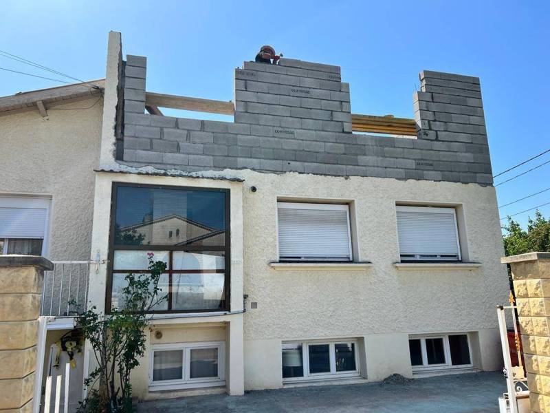 Surélévation d'une maison à Feyzin