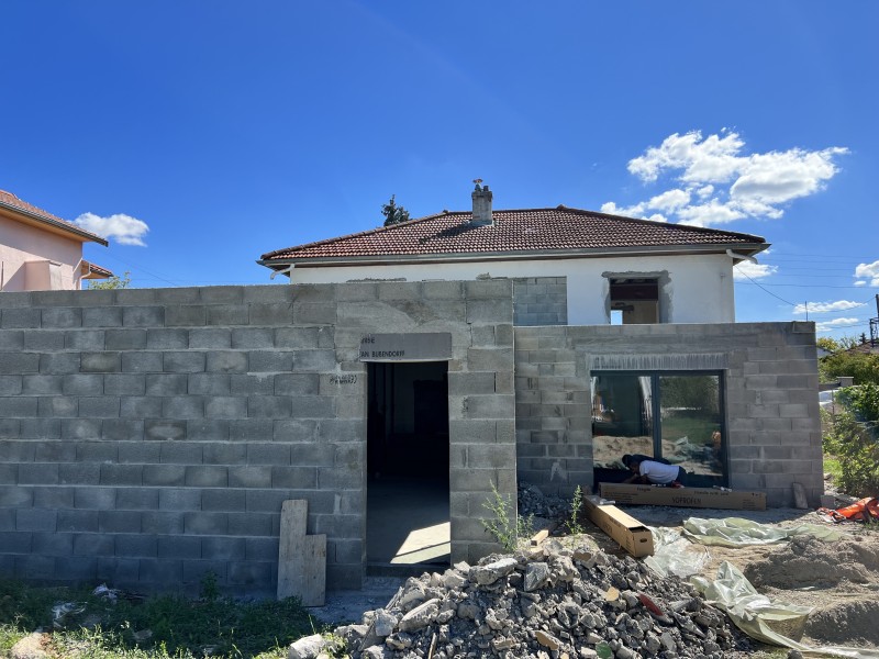 Travaux de terrassement sur 52 m³ avec fondations en béton armé et dallage dosé à 350 kg/m³ à Villeurbanne dans le Rhône