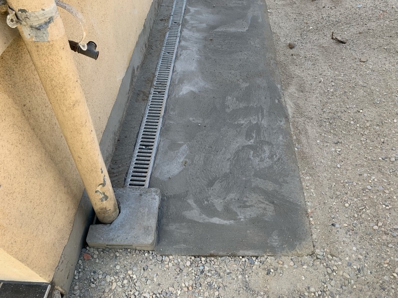 Travaux de terrassement complets avec semelles béton armé, blocs à bancher et drainage PVC à Irigny, dans la banlieue lyonnaise