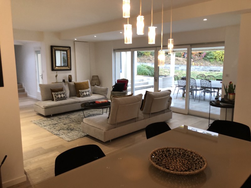 Démolition intérieure complète, percement de mur en briques roulées, création de trémie et installation IPN à Rillieux, proche de Lyon