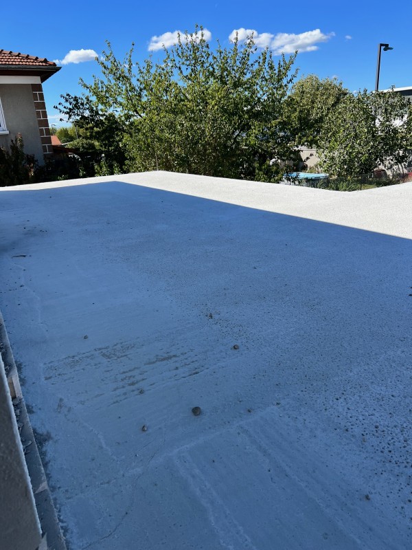 Travaux de terrassement sur 52 m³ avec fondations en béton armé et dallage dosé à 350 kg/m³ à Villeurbanne dans le Rhône