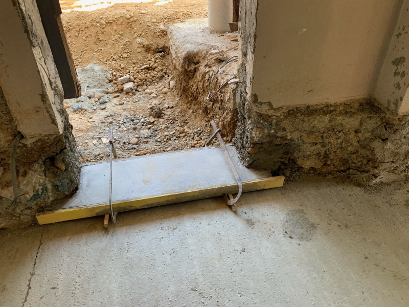 Démolition intérieure complète, percement de mur en briques roulées, création de trémie et installation IPN à Rillieux, proche de Lyon