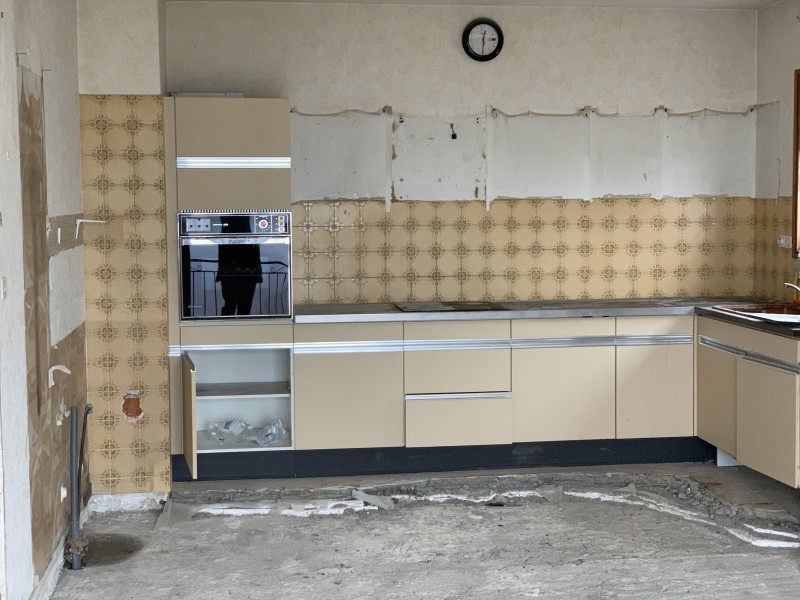 Démolition intérieure complète, percement de mur en briques roulées, création de trémie et installation IPN à Rillieux, proche de Lyon