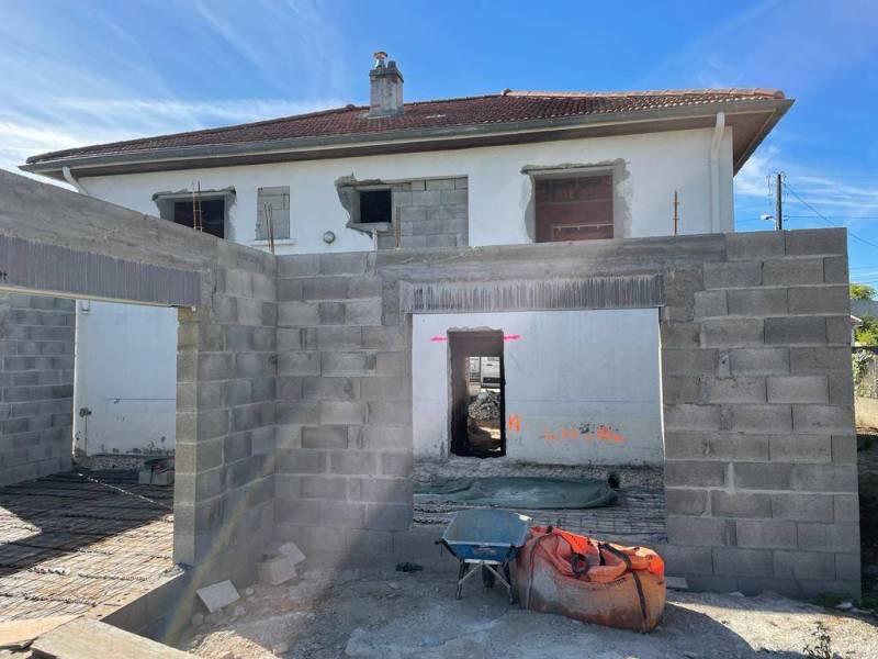 Extension horizontale d'une maison dans les Monts d'Or près de Lyon