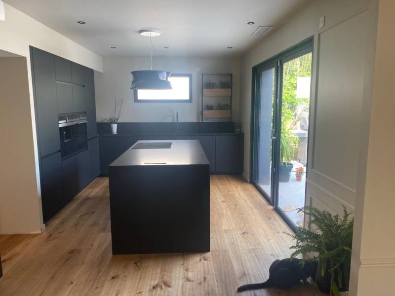 Avant/Après realisation de cuisine en ilot à Décines