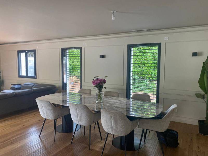 Pièce de vie rénovée : parquet, électricité, peinture à Lyon