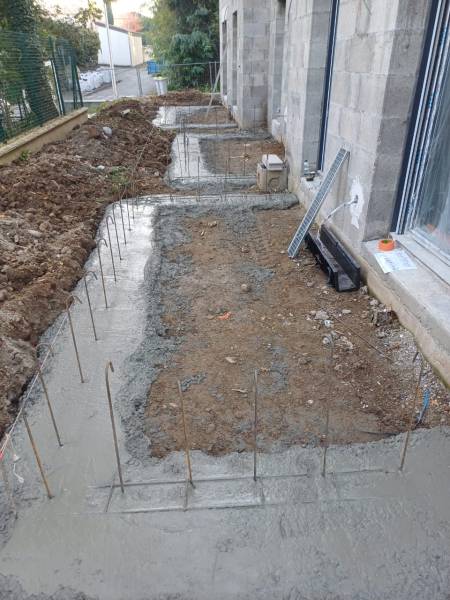 Béton coulé pour création de terrasses de jardin à Lyon