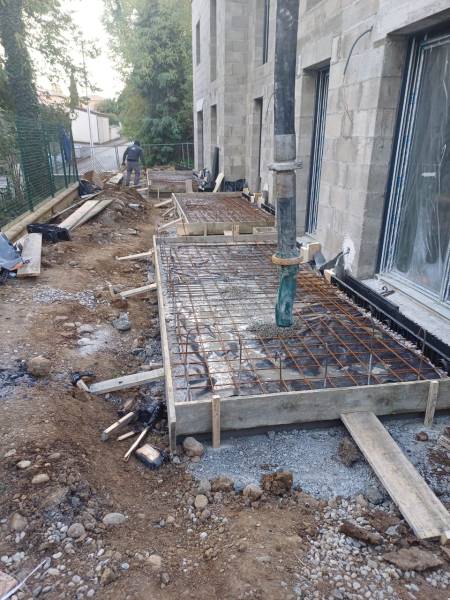 Coulage de béton pour créer des terrasses à Lyon