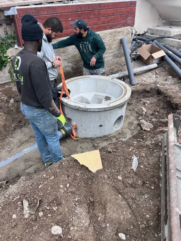 Rénovation d'une maison années 70 sur Ternay Installation d’un système de drainage avec géotextile, tuyaux PVC Ø100 mm et membrane Soprema sur 33,2 ML à Ternay dans le Rhône