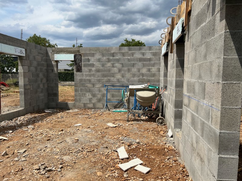 Travaux de terrassement sur 52 m³ avec fondations en béton armé et dallage dosé à 350 kg/m³ à Villeurbanne dans le Rhône