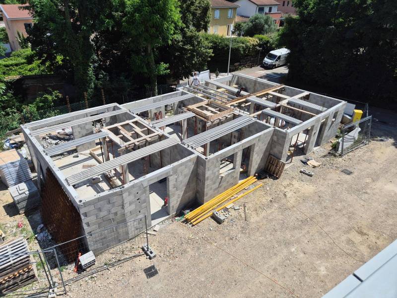 Construction de maisons cotes à cotes vers Lyon