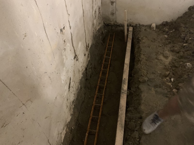 Démolition intérieure complète, percement de mur en briques roulées, création de trémie et installation IPN à Rillieux, proche de Lyon