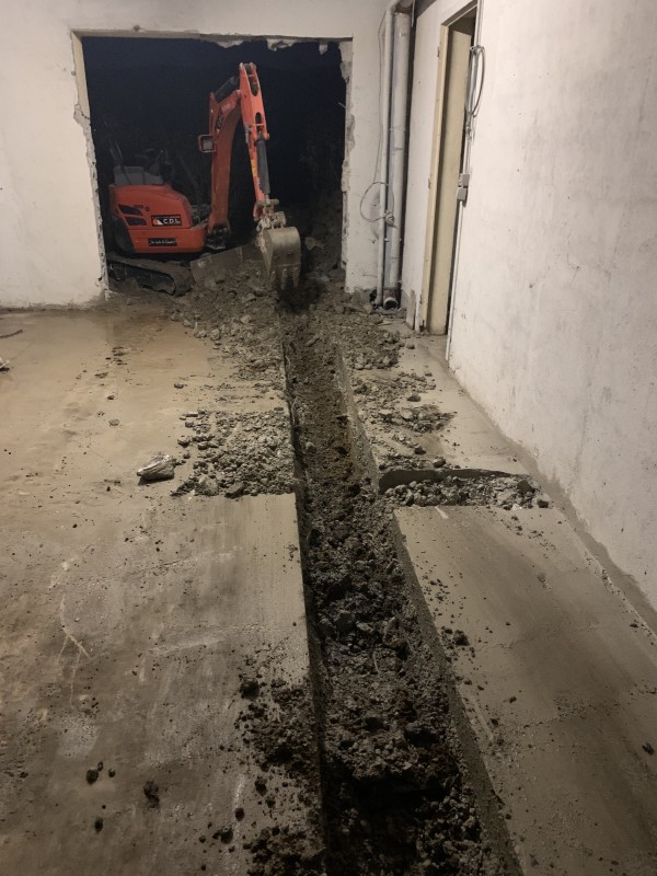 Démolition intérieure complète, percement de mur en briques roulées, création de trémie et installation IPN à Rillieux, proche de Lyon