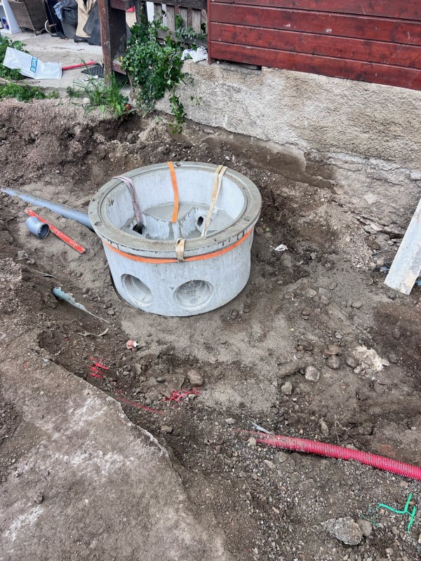 Rénovation d'une maison années 70 sur Ternay Installation d’un système de drainage avec géotextile, tuyaux PVC Ø100 mm et membrane Soprema sur 33,2 ML à Ternay dans le Rhône