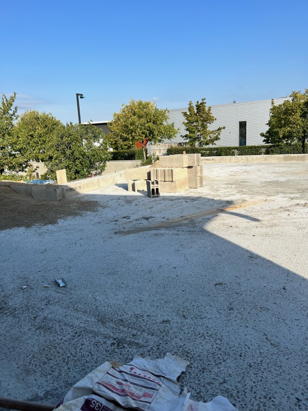 Travaux de terrassement sur 52 m³ avec fondations en béton armé et dallage dosé à 350 kg/m³ à Villeurbanne dans le Rhône