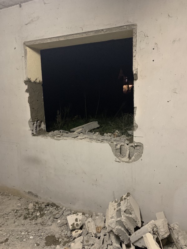 Démolition intérieure complète, percement de mur en briques roulées, création de trémie et installation IPN à Rillieux, proche de Lyon