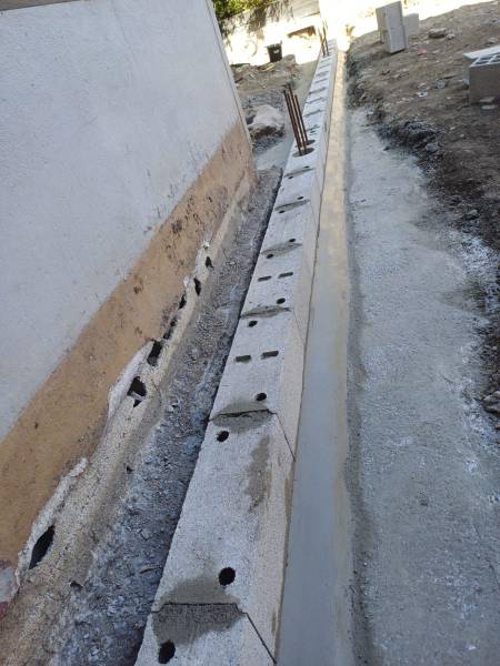 Étapes de construction d'un mur de séparation à Lyon 69007