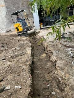 Création de la tranchée pour couler les fondations du mur à Lyon 69007